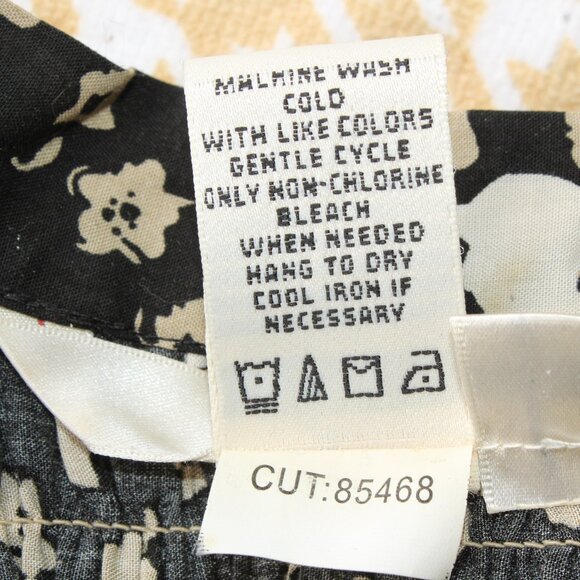 Studio M Womens Blouse Black Tan Floral Long Sleeve Flare V Neck Shirred ~Small~ - Picture 10 of 10